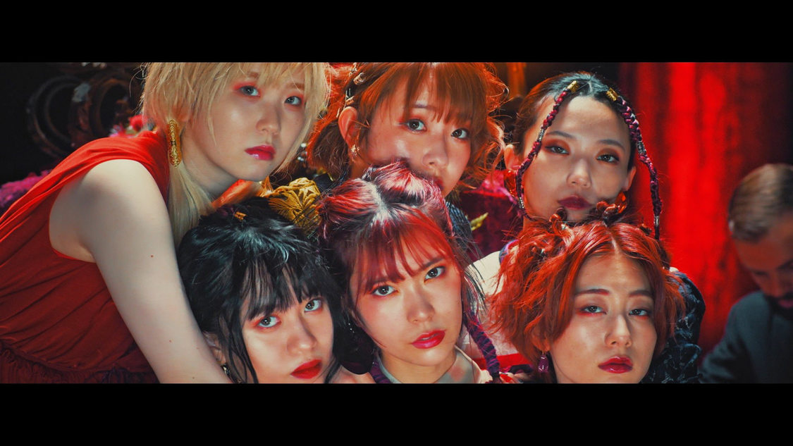 「Happy with you」MVより