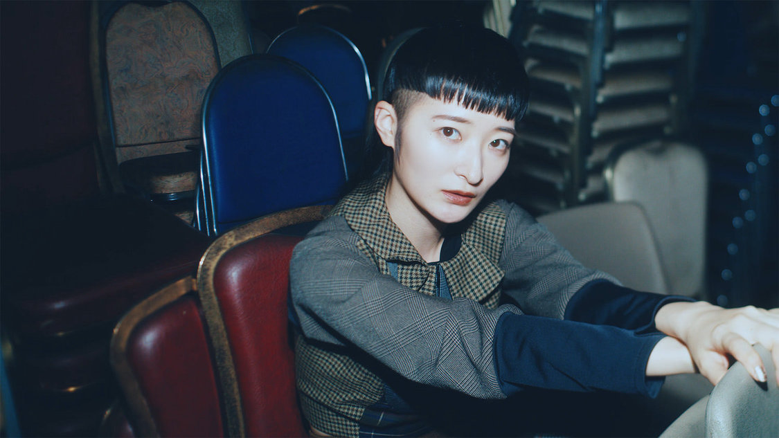 BiSH「柏木由紀なりのBiSH -BAD TEMPER-」MVより