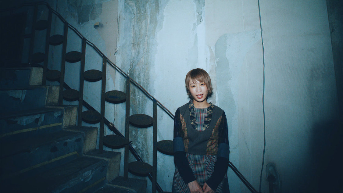 BiSH「柏木由紀なりのBiSH -BAD TEMPER-」MVより