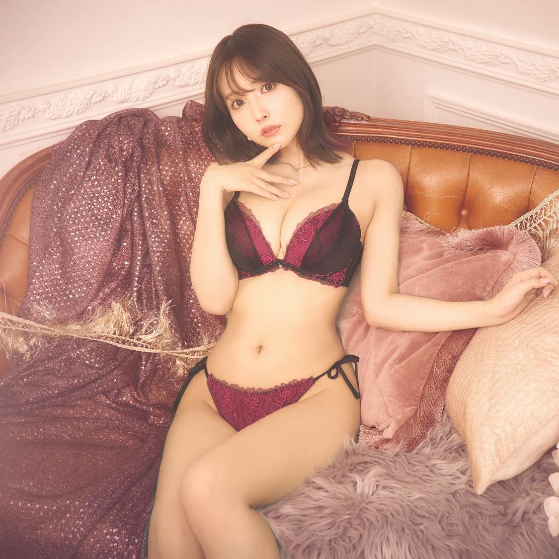 三上悠亜『DRW』