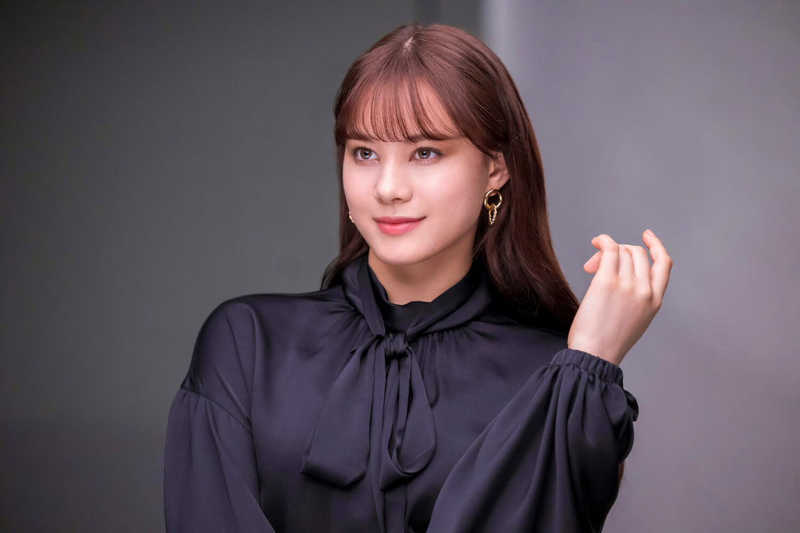 NINA（NiziU）『Visée（ヴィセ）』メイキングカットより