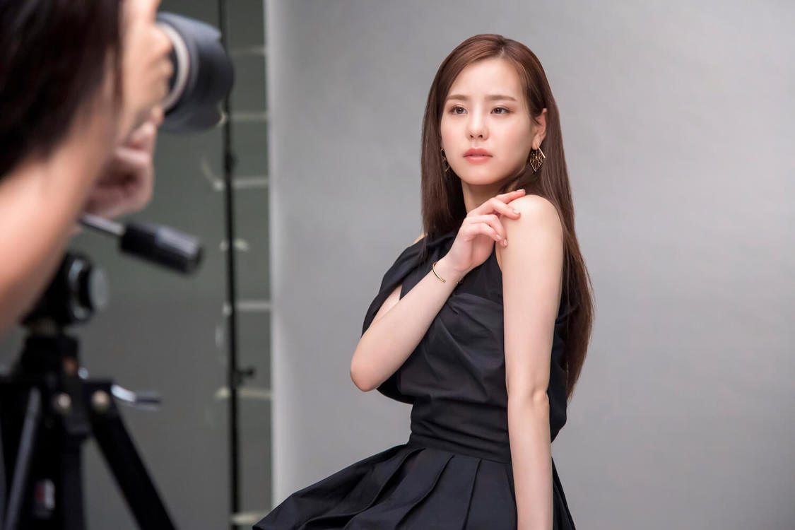 MAKO（NiziU）『Visée（ヴィセ）』メイキングカットより