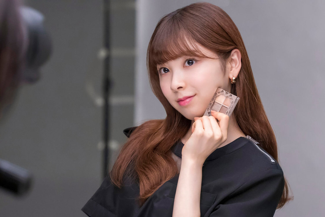 MIIHI（NiziU）『Visée（ヴィセ）』メイキングカットより