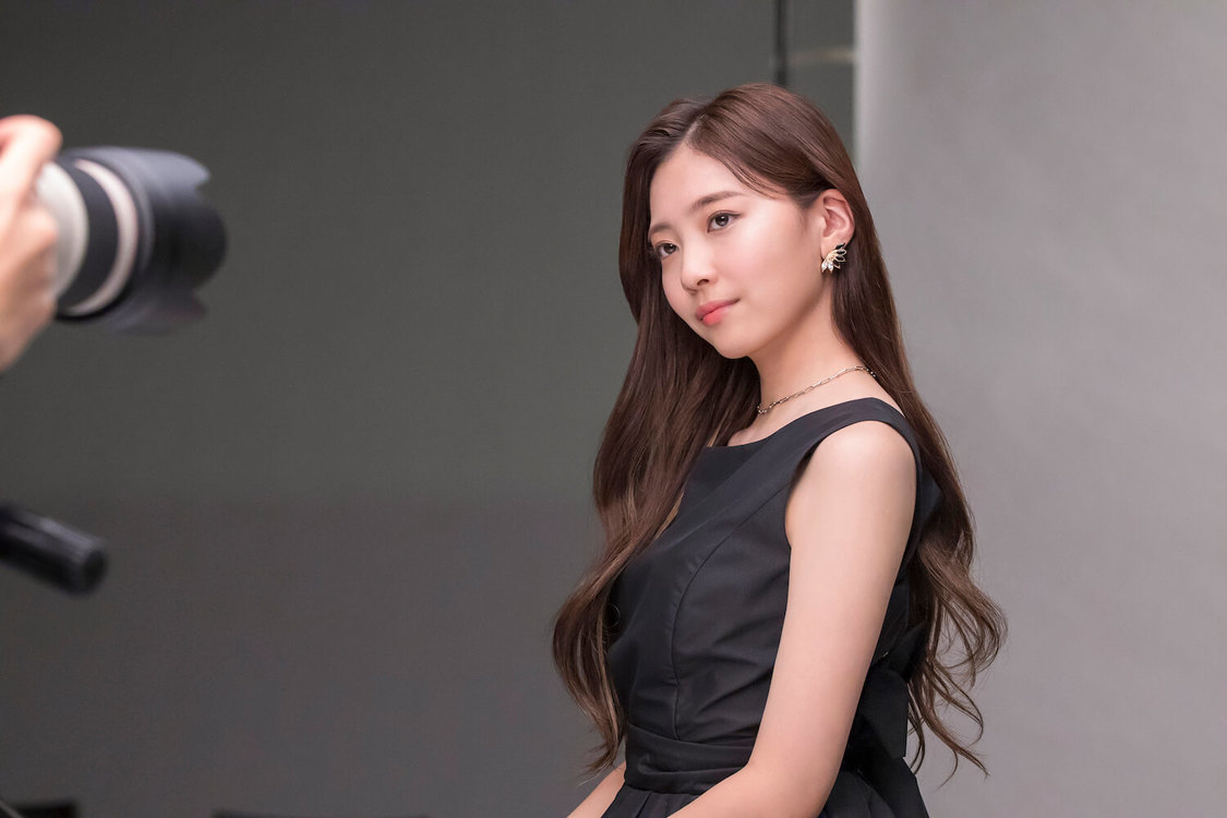 MAYUKA（NiziU）『Visée（ヴィセ）』メイキングカットより