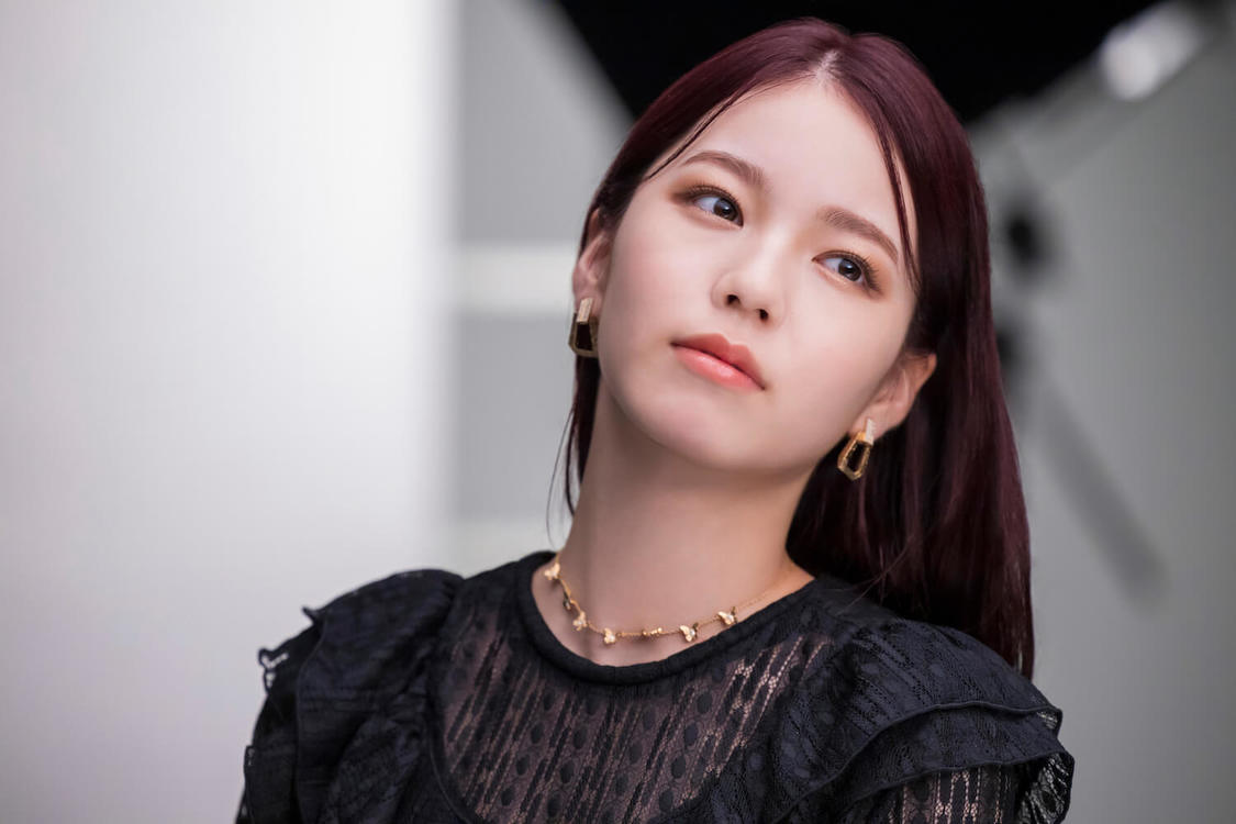 AYAKA（NiziU）『Visée（ヴィセ）』メイキングカットより