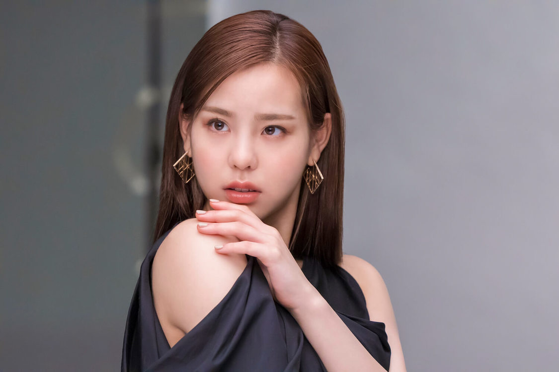 MAKO（NiziU）『Visée（ヴィセ）』メイキングカットより