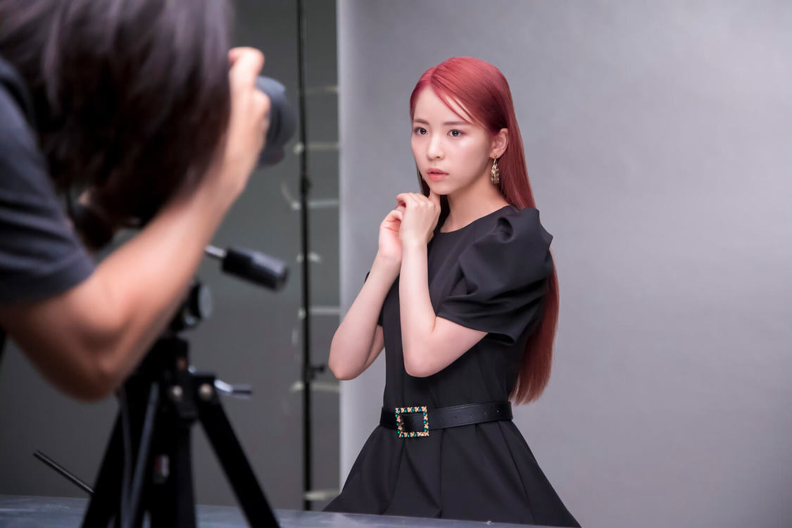 MAYA（NiziU）『Visée（ヴィセ）』メイキングカットより