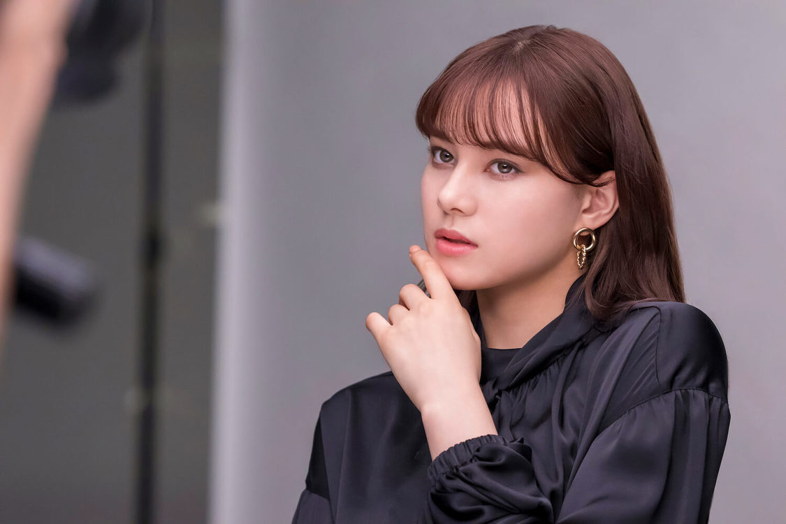 NINA（NiziU）『Visée（ヴィセ）』メイキングカットより