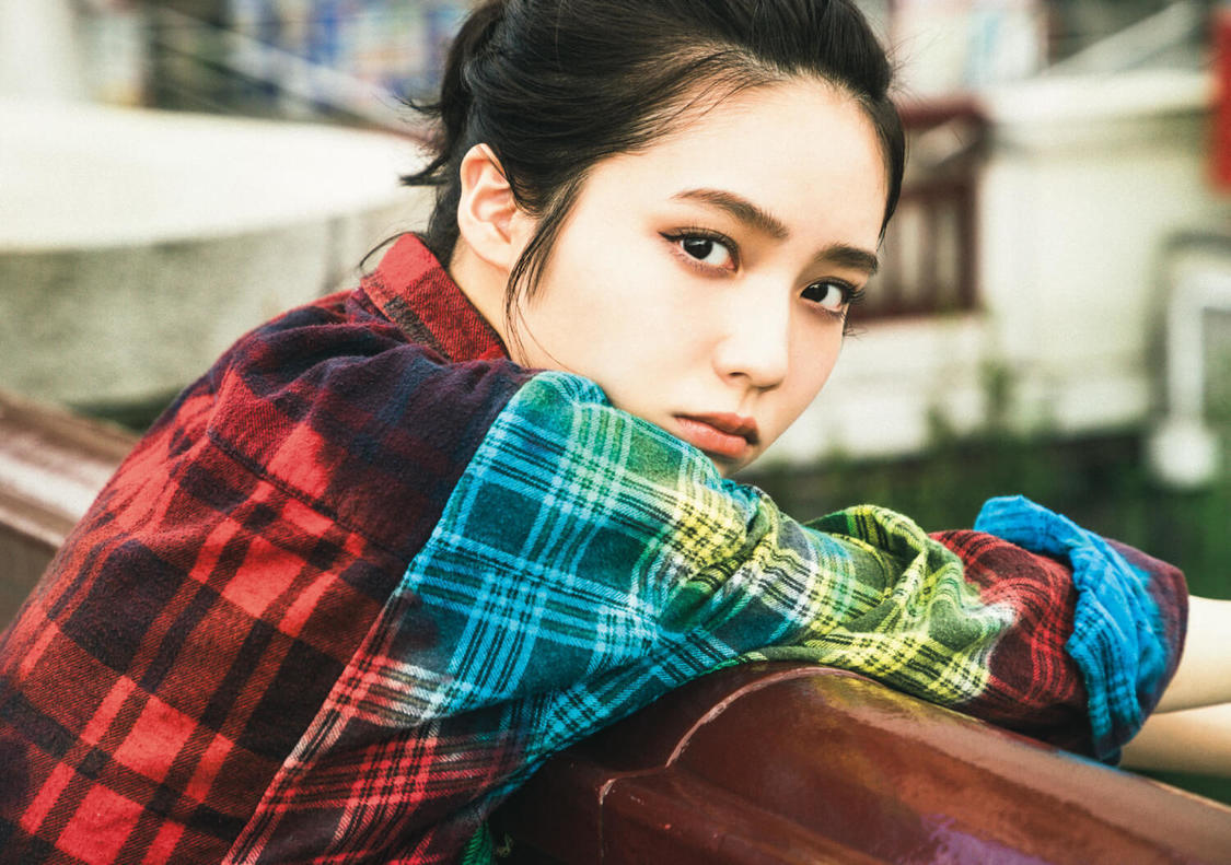 『秋田汐梨オフィシャルカレンダー2022』HMV&BOOKS online、HMV店舗、ローソン・ミニストップ店頭Loppi特典カット（©SDP）