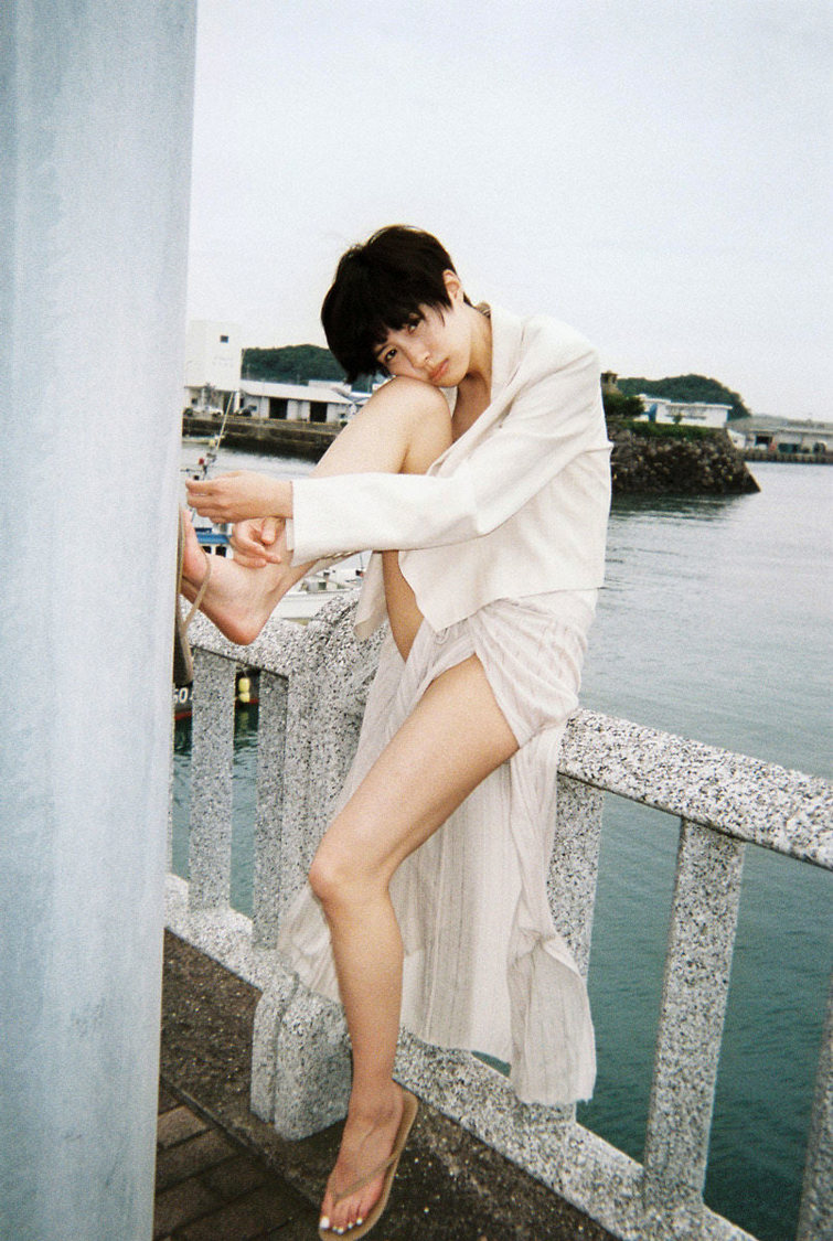 『佐久間由衣写真集 SONNET 奥山由之撮影』