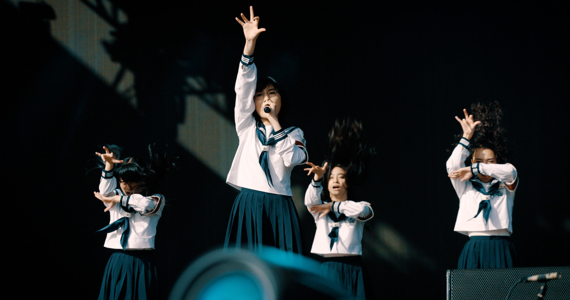 新しい学校のリーダーズ＜Head In the Clouds＞（撮影：codyburkhardt／2021年11月6日）