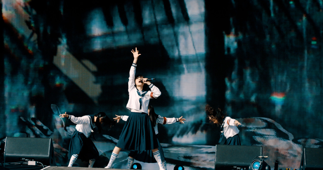 新しい学校のリーダーズ＜Head In the Clouds＞（撮影：codyburkhardt／2021年11月6日）