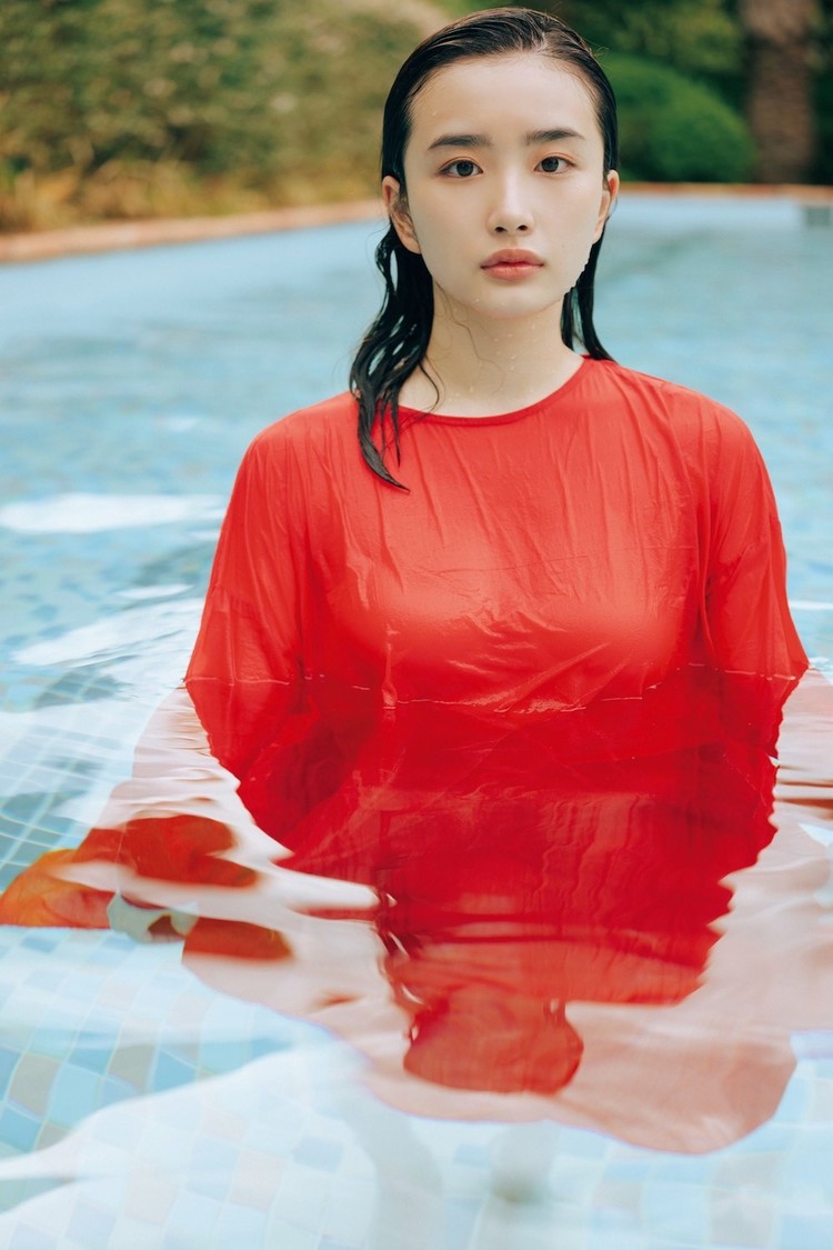 劇団4ドル50セント 安倍乙『週刊プレイボーイ』より