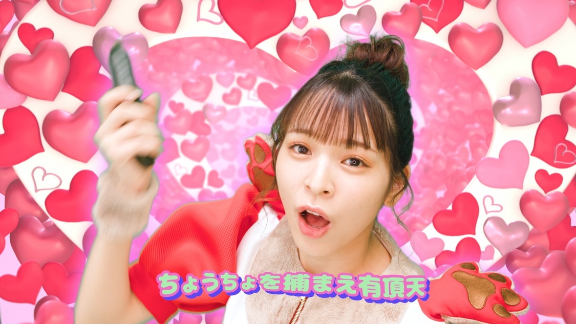 「柏木由紀なりの豆柴の大群 -ずっと気になるズッキーニ-」MVより