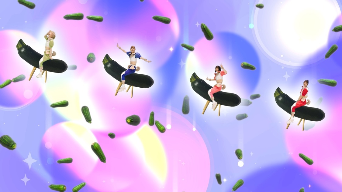 「柏木由紀なりの豆柴の大群 -ずっと気になるズッキーニ-」MVより