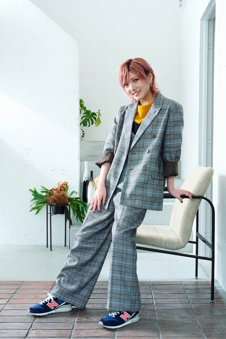 トラッドをテーマにした衣装着用：岡田奈々（AKB48）