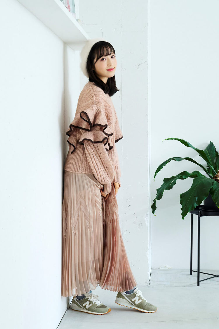 フェミニンをテーマにした衣装着用：小栗有以（AKB48）