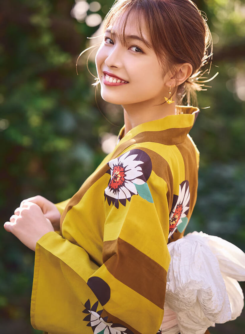 『寺本莉緒 2022年ポスターカレンダー』未公開カット