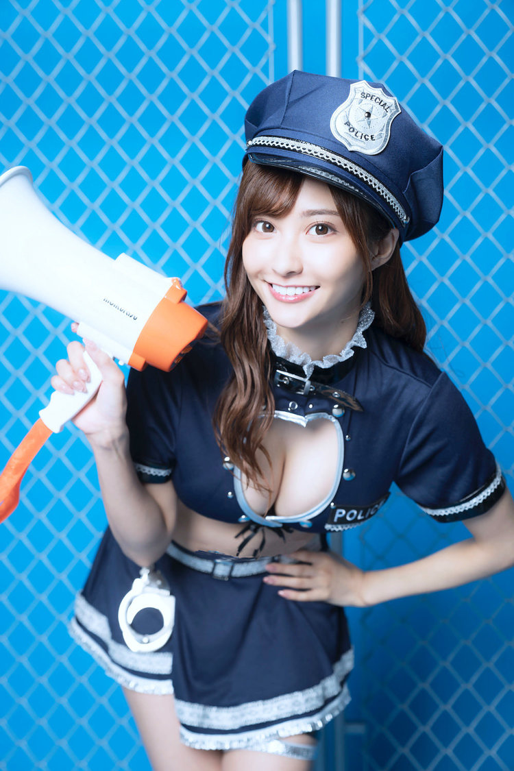 花咲れあ（撮影：©カノウリョウマ／週刊ビッグコミックスピリッツ）