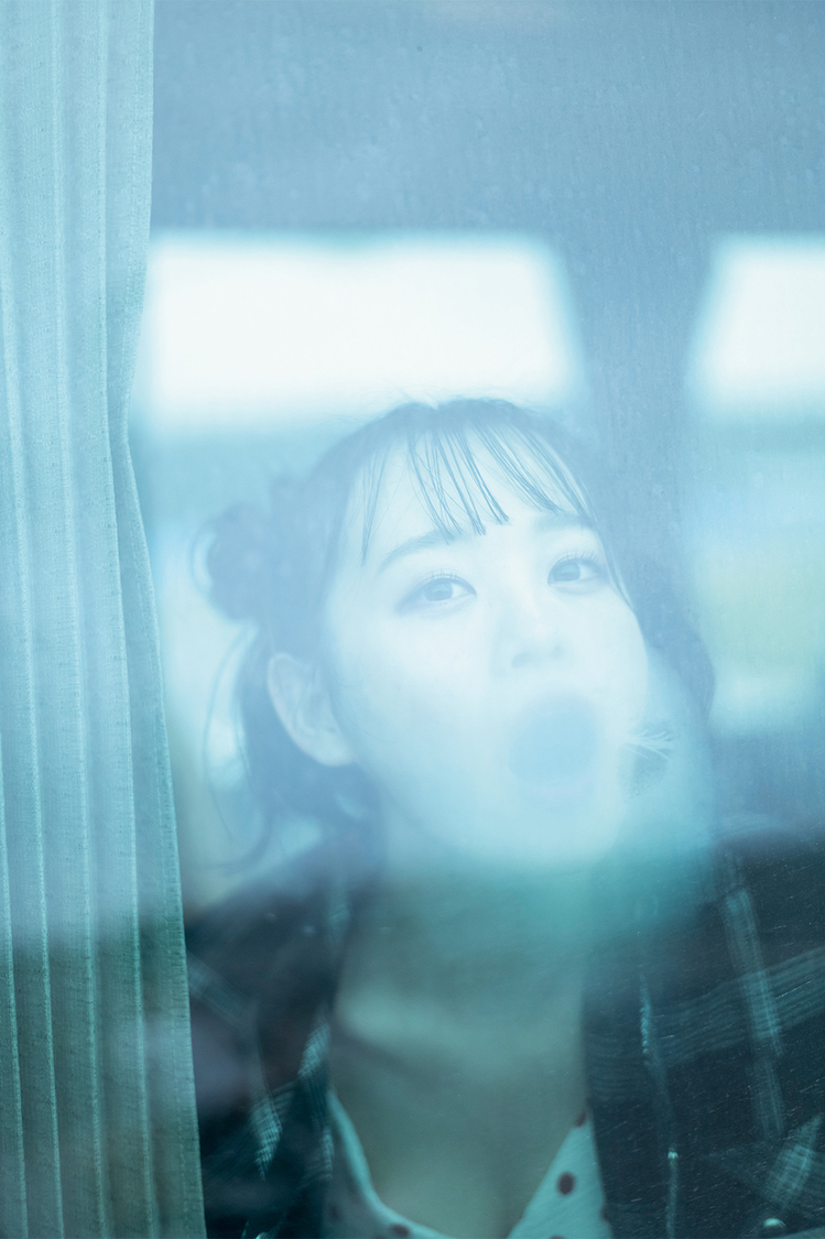 横山結衣 1st写真集『未熟な光』より（©藤本和典／玄光社）