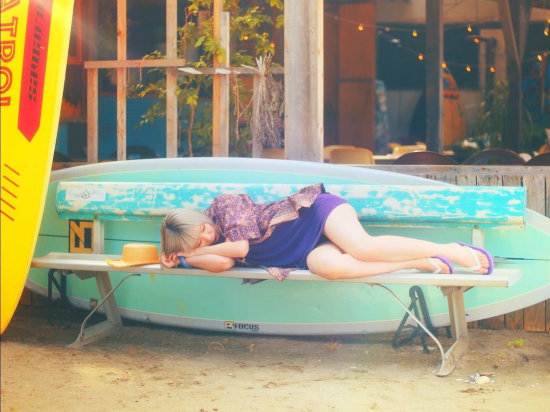 「柏木由紀なりのPARADISES -夏のバカヤロー-」MVより