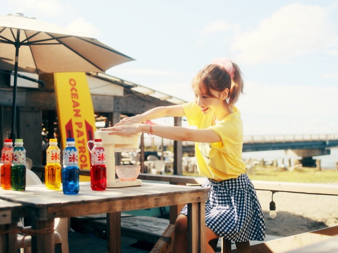 「柏木由紀なりのPARADISES -夏のバカヤロー-」MVより