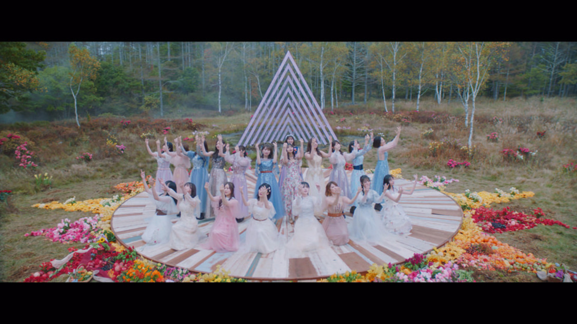 乃木坂46「最後のTight Hug」MVより