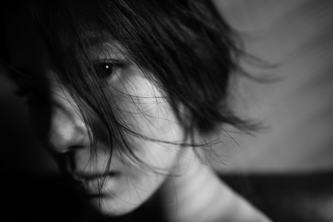 ＜小林れい×福島裕二写真展『完全変態-Holometabolism』＞より