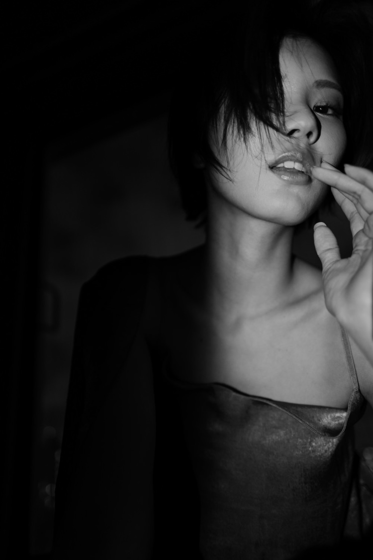 ＜小林れい×福島裕二写真展『完全変態-Holometabolism』＞より