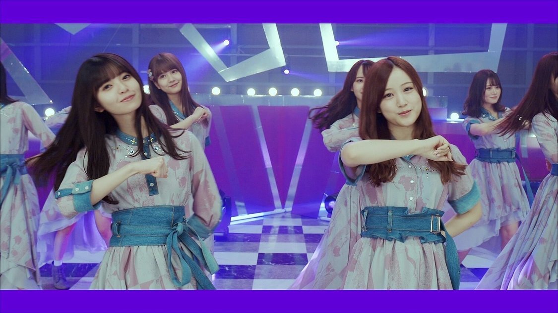 乃木坂46「ロマンティックいか焼き」オリジナルMVより（Ⓒ乃木坂 46LLC ⒸKYORAKU）