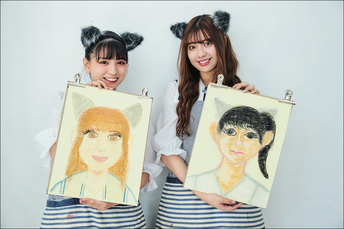 坂元葉月と小玉梨々華が本格的な絵画に挑戦（『月刊エンタメ』連載振り返り企画）『わーすた旅行記』誌面カット（徳間書店／撮影：藤城貴則）