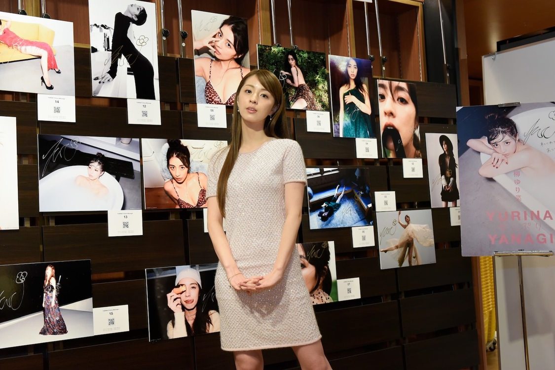 柳ゆり菜＜写真集『女っぷり』発売記念 特典会＞タワーレコード 渋谷店（2021年11月27日）／撮影：山本佳代子