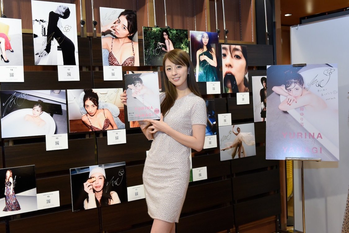 柳ゆり菜＜写真集『女っぷり』発売記念 特典会＞タワーレコード 渋谷店（2021年11月27日）／撮影：山本佳代子