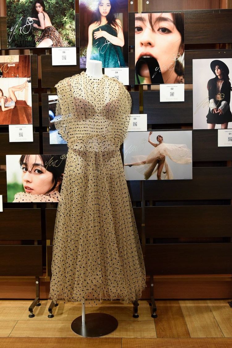 柳ゆり菜＜写真集『女っぷり』パネル展＞タワーレコード 渋谷店／撮影：山本佳代子