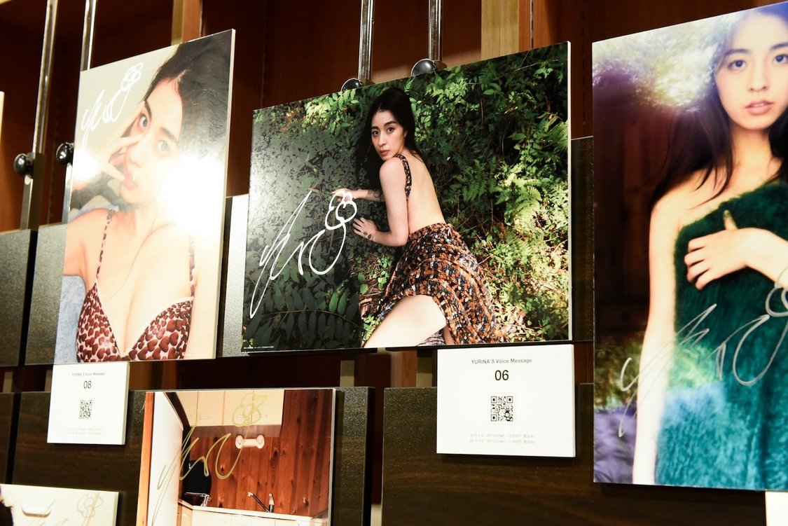 柳ゆり菜＜写真集『女っぷり』パネル展＞タワーレコード 渋谷店／撮影：山本佳代子