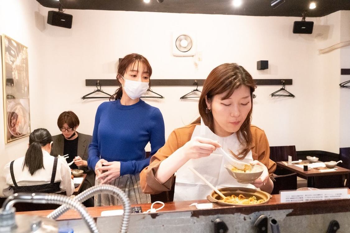 ドラマ『黙食女子』第1話場面写真