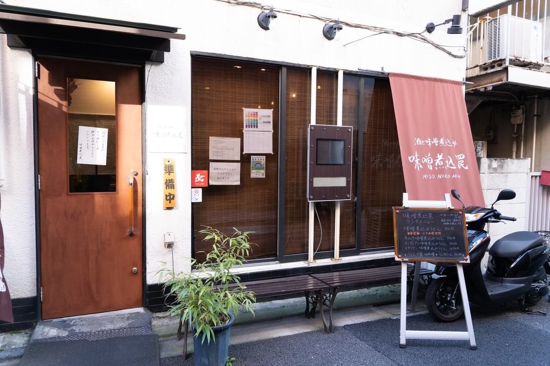 ドラマ『黙食女子』第1話場面写真