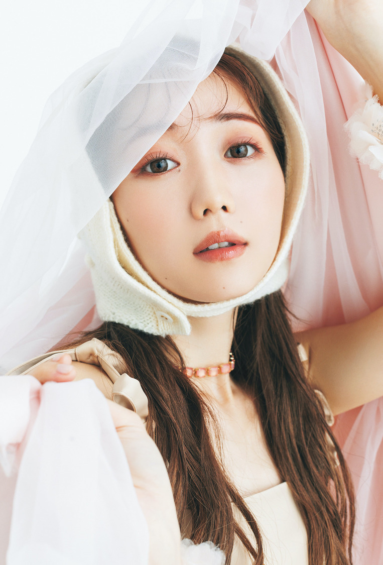 大谷映美里（=LOVE）『bis』2022年1月号より