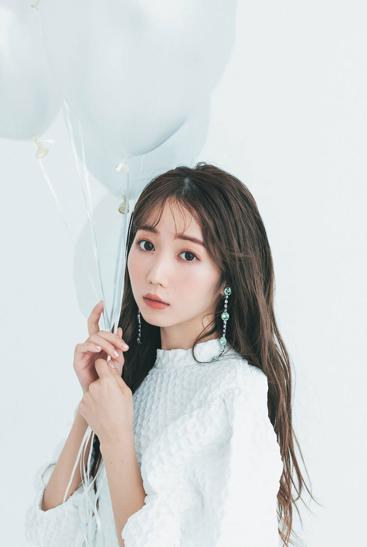 大谷映美里（=LOVE）『bis』2022年1月号より