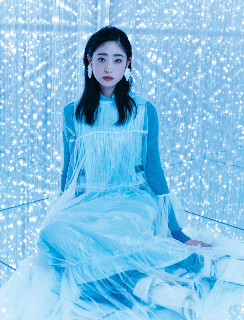 高橋ひかる『bis』2022年1月号より