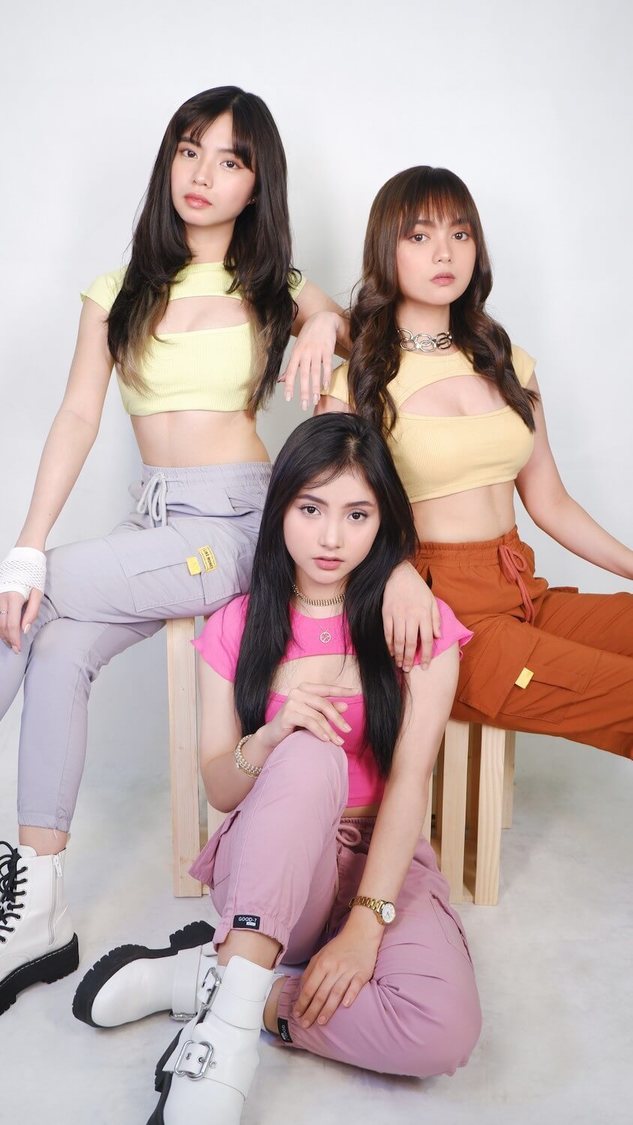 Baby Blue（左：COLEEN、中央：AMY、右：JAN）（ⒸHHE）