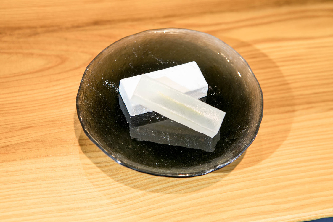 京都『永楽屋』の干菓子｜26時のマスカレイド 江嶋綾恵梨「えじのお茶会体験記〜大和撫子になっちゃうよ？〜」第2回より