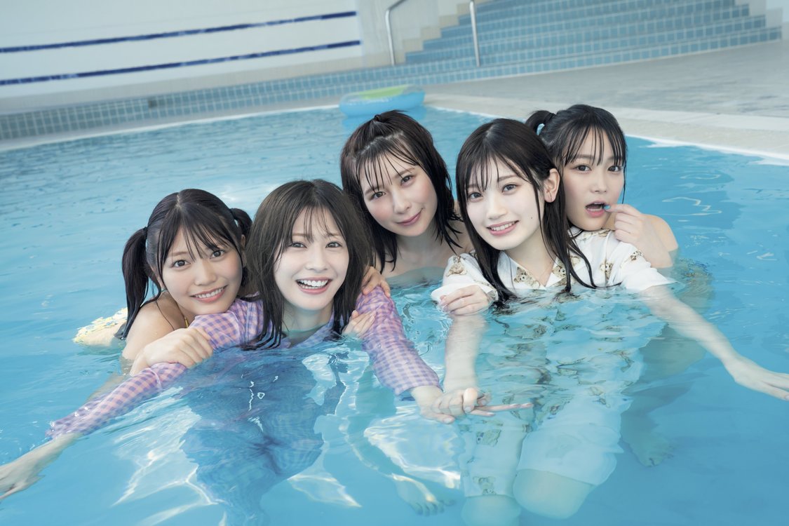 『まねきケチャカレンダーBOOK2022』より