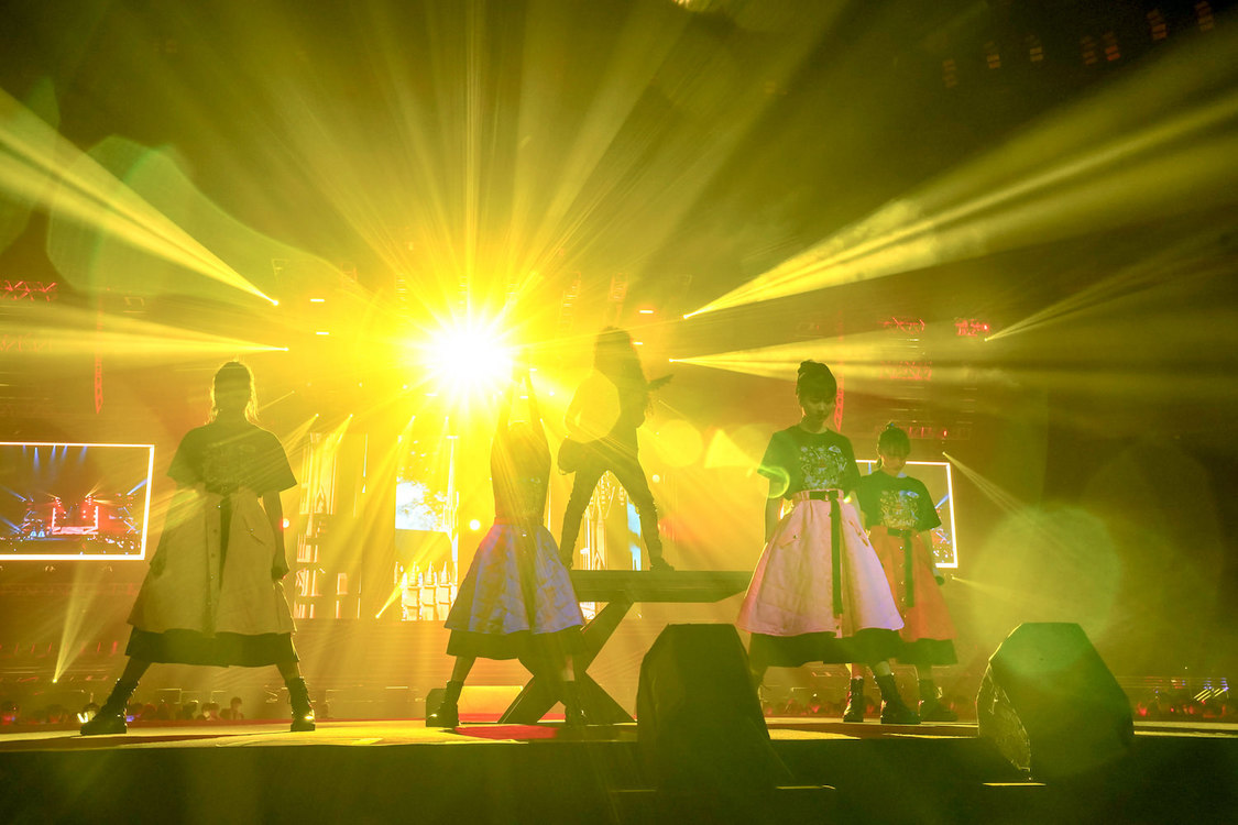 ももいろクローバーZ＜ももいろクリスマス2021 ～さいたまスーパーアリーナ大会～＞さいたまスーパーアリーナ（2021年12月8日／撮影：上飯坂一）