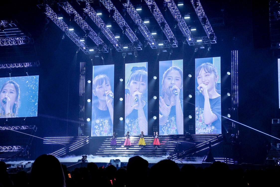 ももいろクローバーZ＜ももいろクリスマス2021 ～さいたまスーパーアリーナ大会～＞さいたまスーパーアリーナ（2021年12月8日／撮影：上飯坂一）