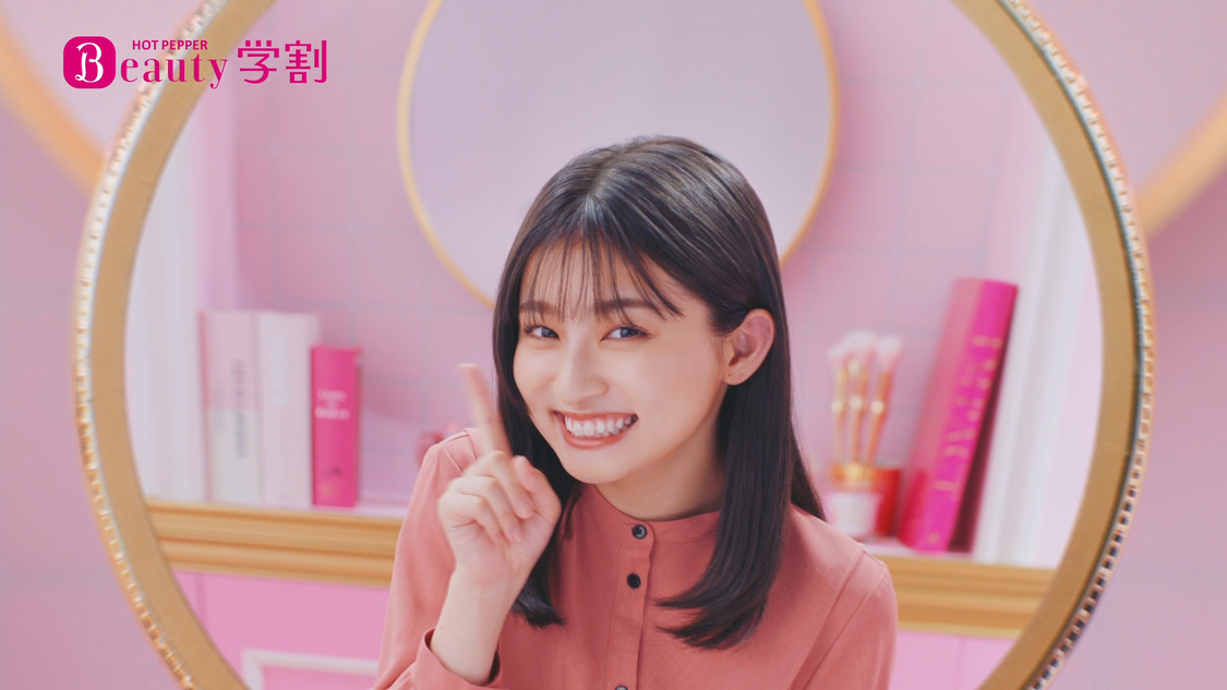 新TV-CM「ホットペッパービューティー学割 学生で良かった」篇場面写真