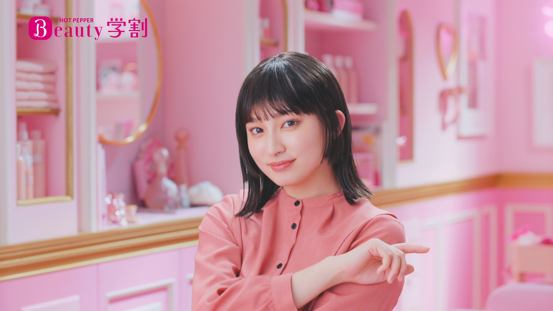 新TV-CM「ホットペッパービューティー学割 学生で良かった」篇場面写真