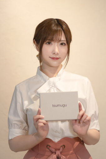 コスプレイヤー すみれおじさん 美髪シュシュ Tsumugu イメージモデル就任 コミケ帰りのコスプレイヤーさんたちに使ってほしいです Pop N Roll ポップンロール