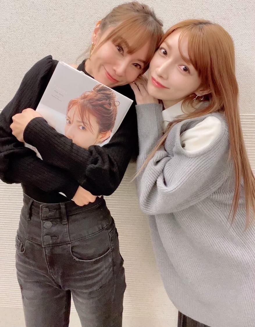 左から鈴木亜美、後藤真希