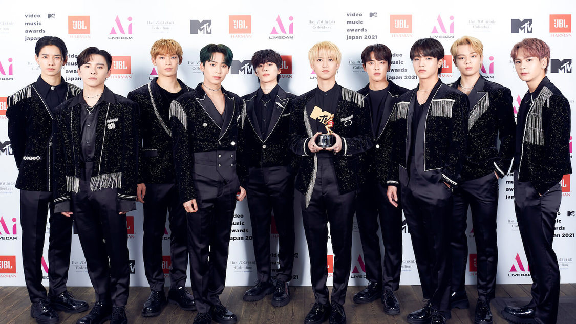 JO1（©渡邊玲奈（田中聖太郎写真事務所））